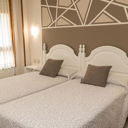 Hotel Plaza Cangas de Onis Ngoại thất bức ảnh