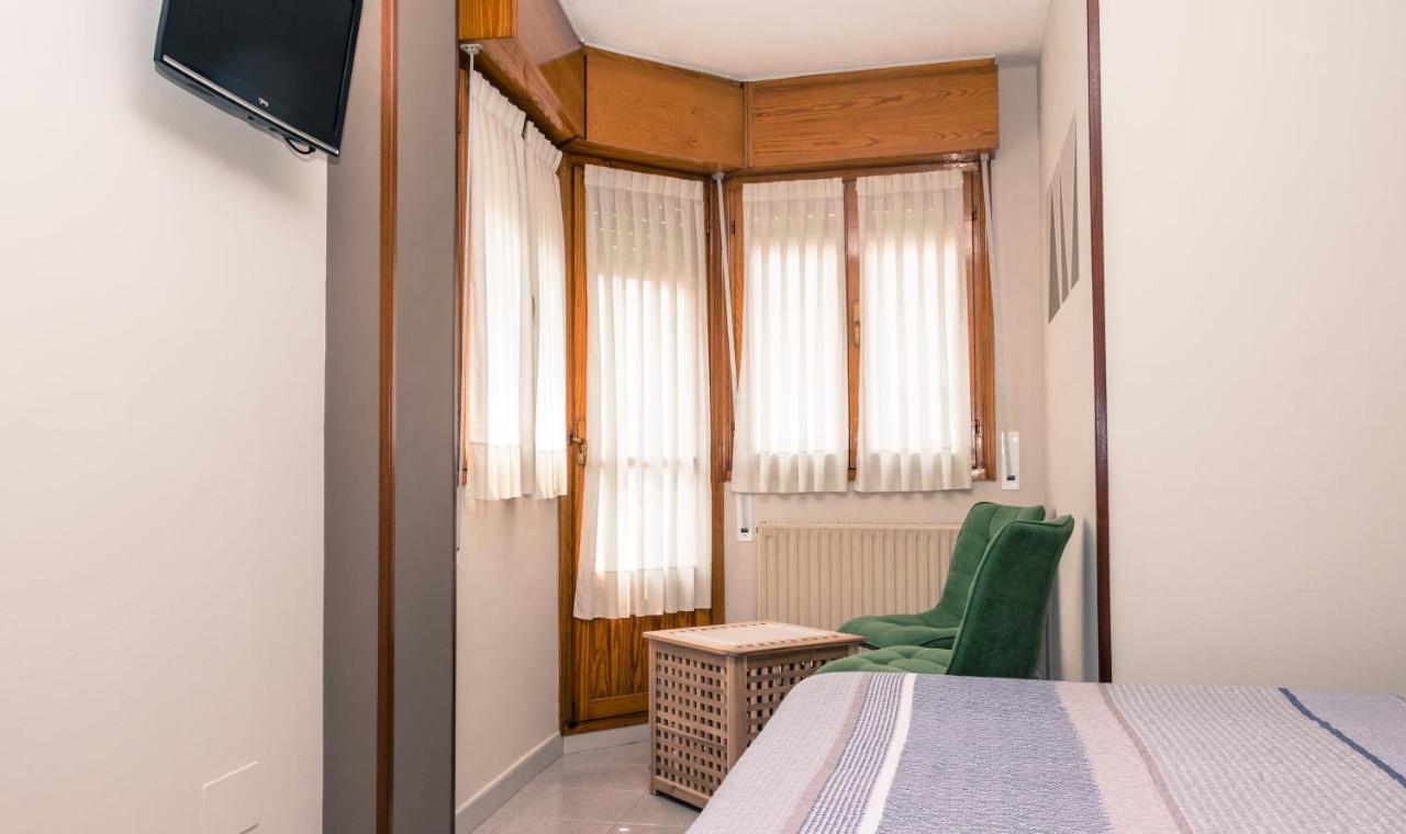 Hotel Plaza Cangas de Onis Ngoại thất bức ảnh