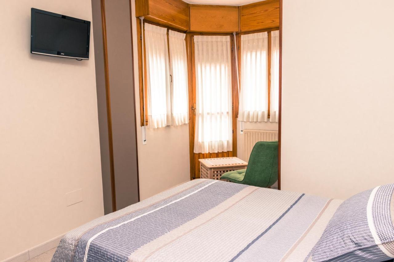 Hotel Plaza Cangas de Onis Ngoại thất bức ảnh