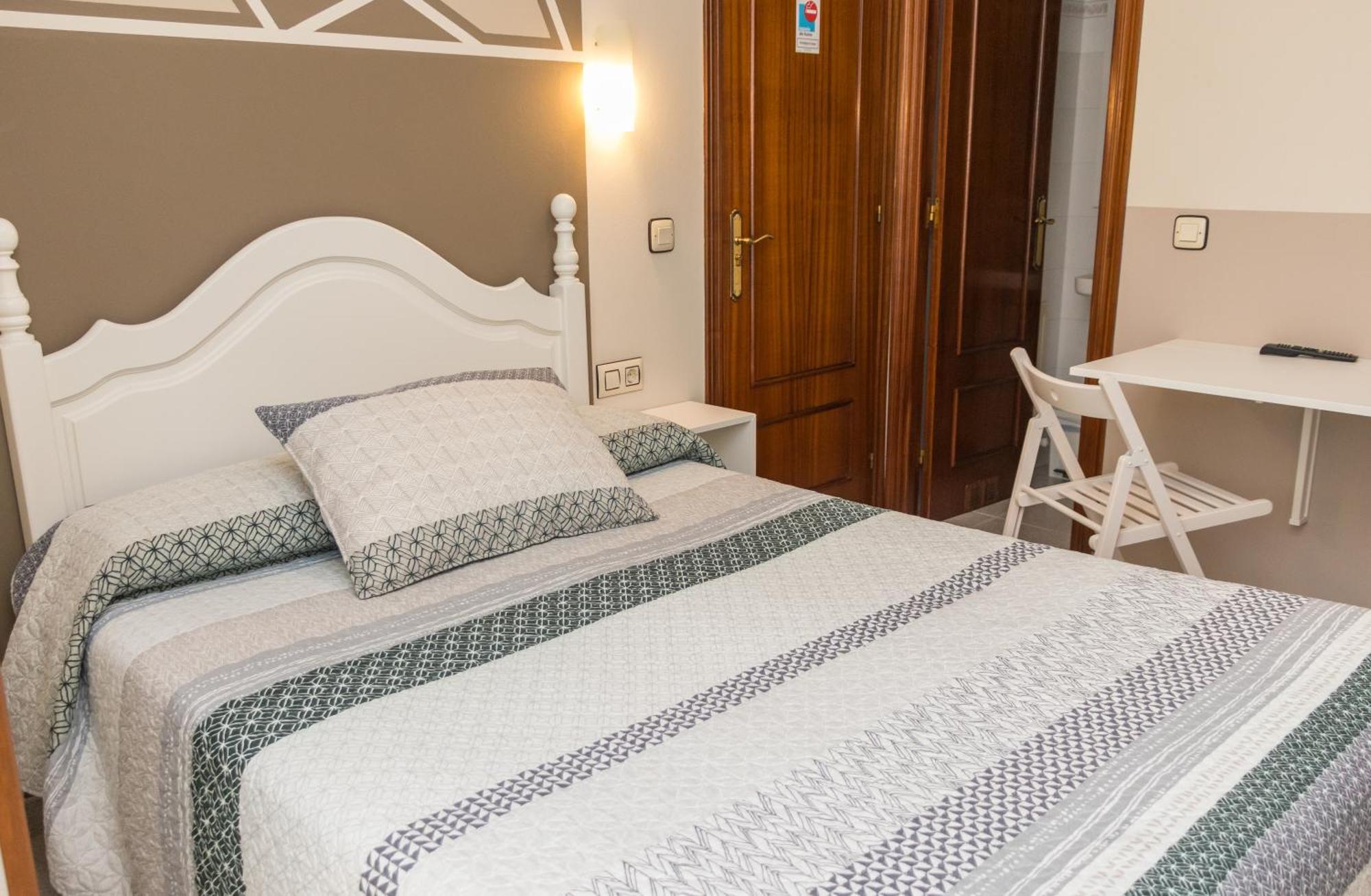 Hotel Plaza Cangas de Onis Ngoại thất bức ảnh