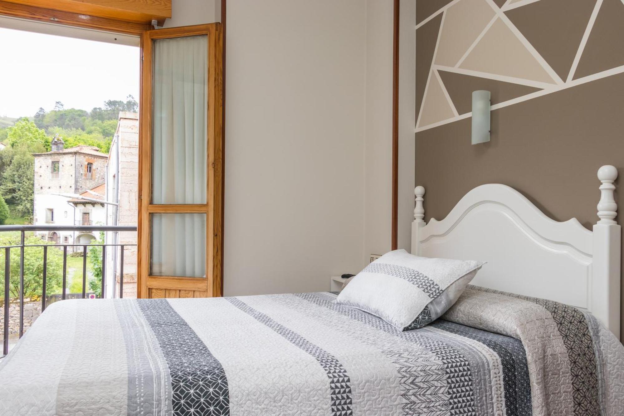 Hotel Plaza Cangas de Onis Ngoại thất bức ảnh