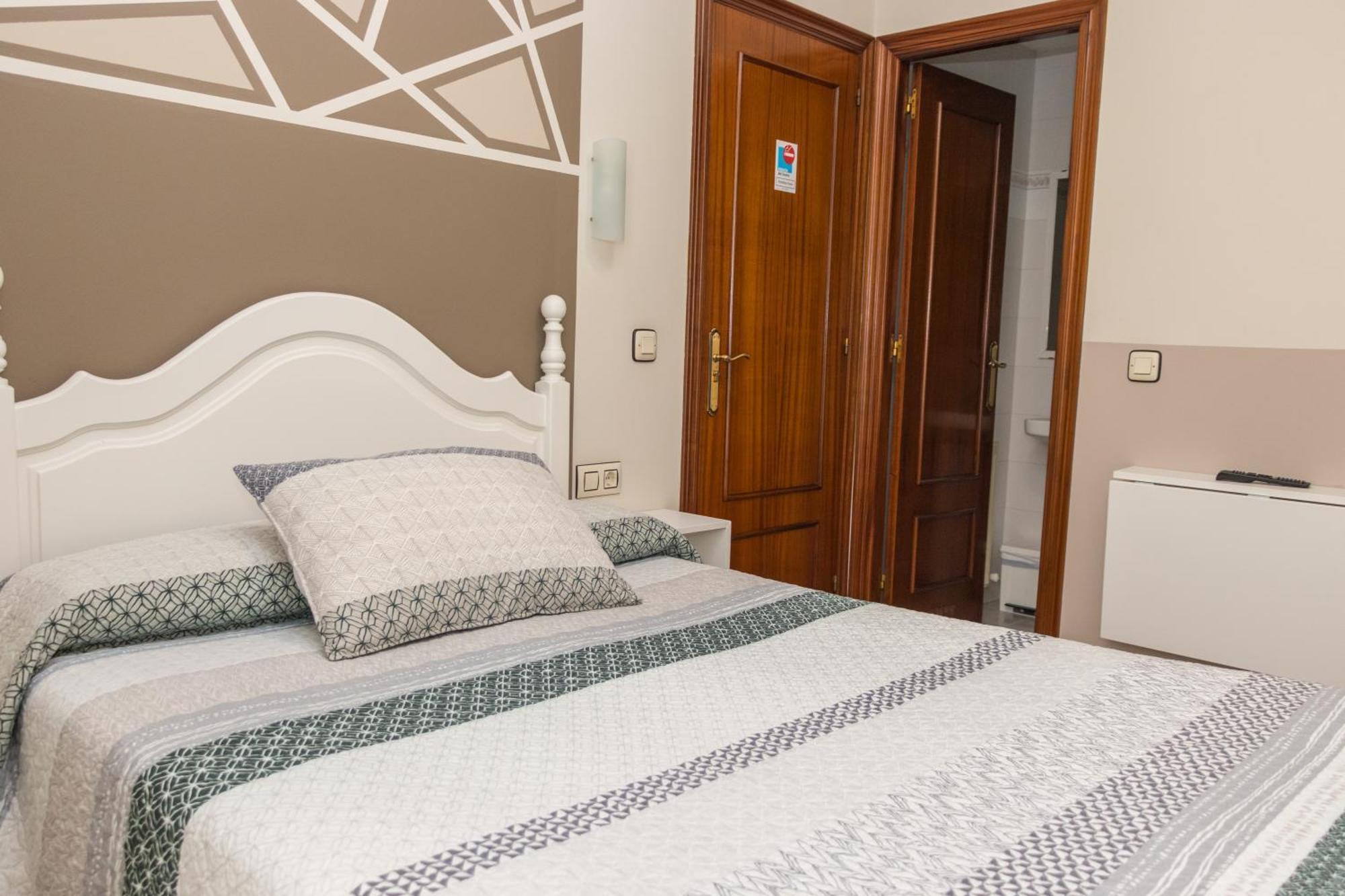 Hotel Plaza Cangas de Onis Ngoại thất bức ảnh
