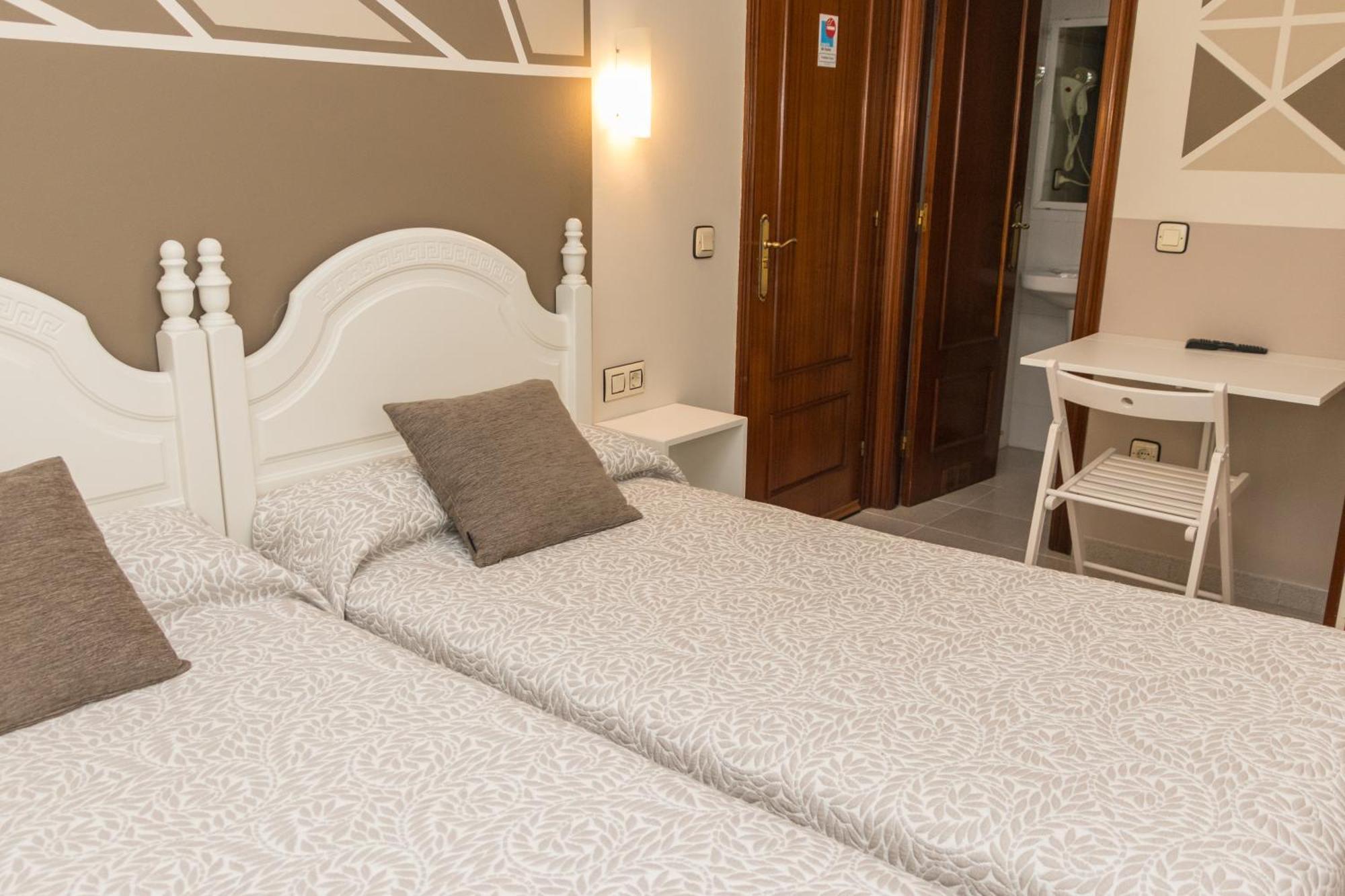 Hotel Plaza Cangas de Onis Ngoại thất bức ảnh