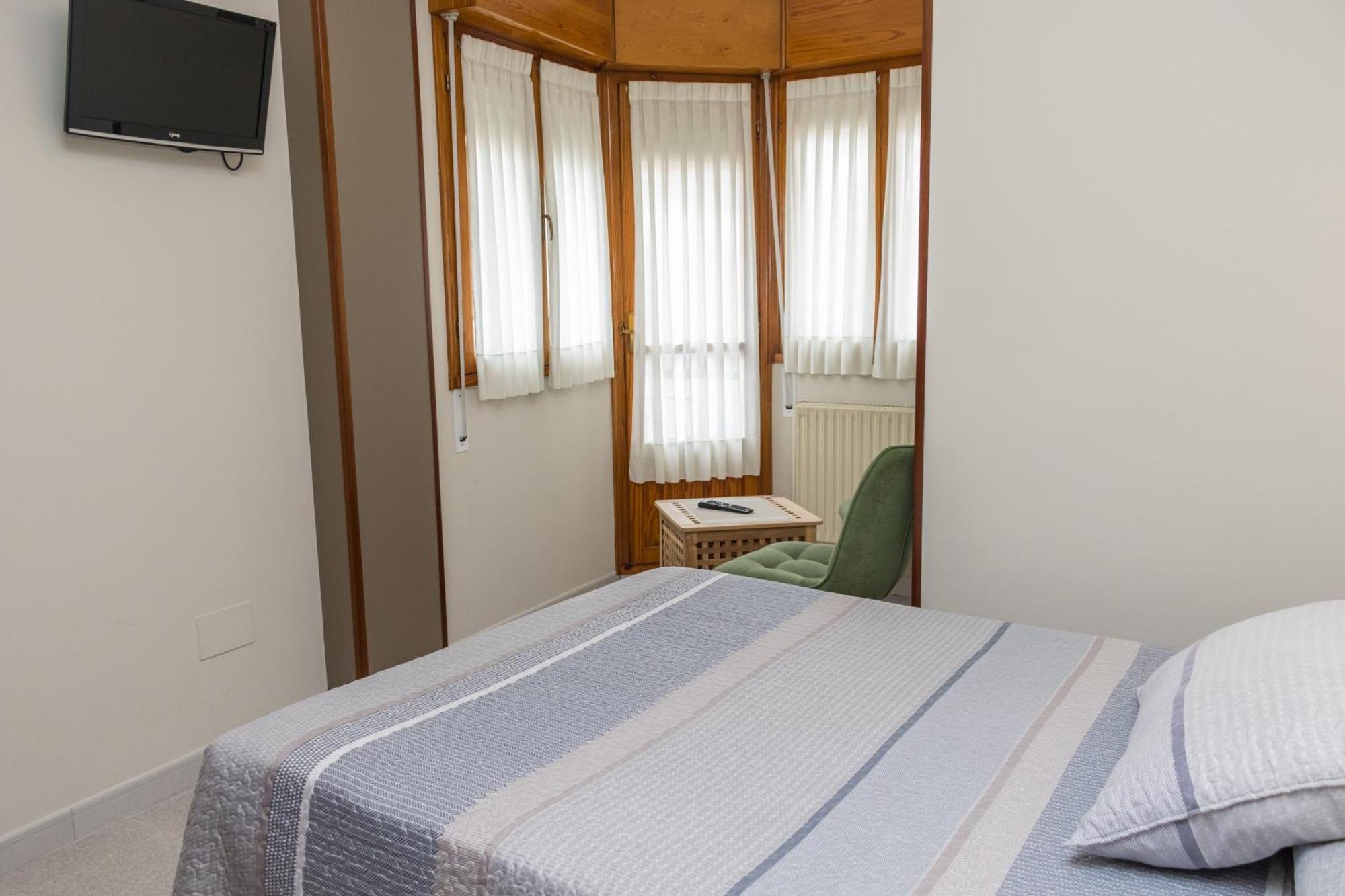 Hotel Plaza Cangas de Onis Ngoại thất bức ảnh