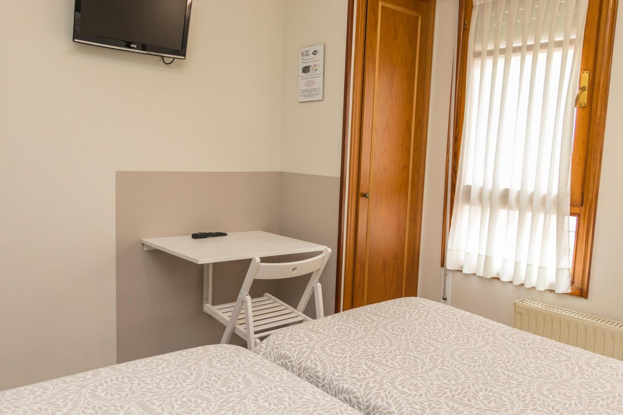 Hotel Plaza Cangas de Onis Ngoại thất bức ảnh