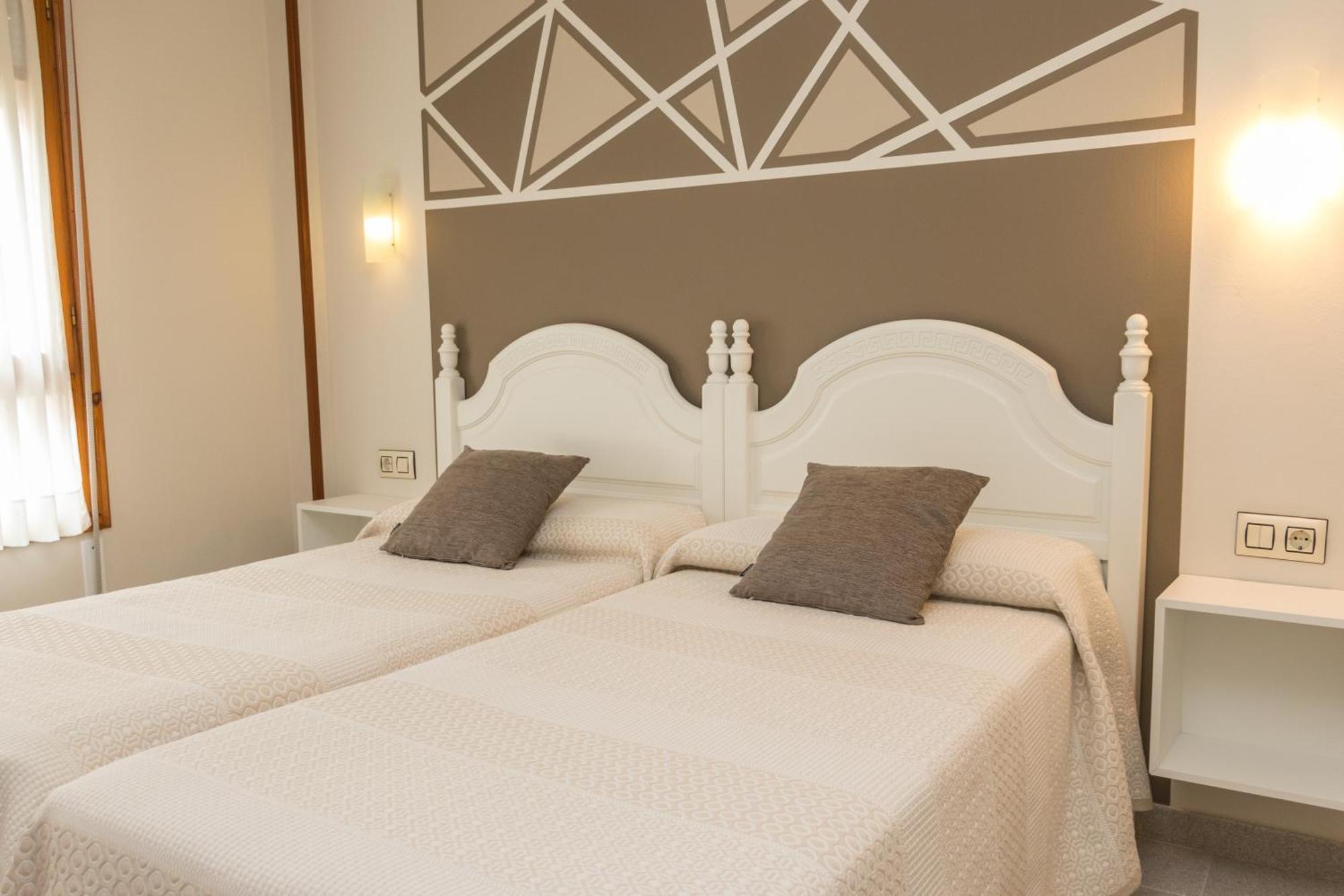 Hotel Plaza Cangas de Onis Ngoại thất bức ảnh