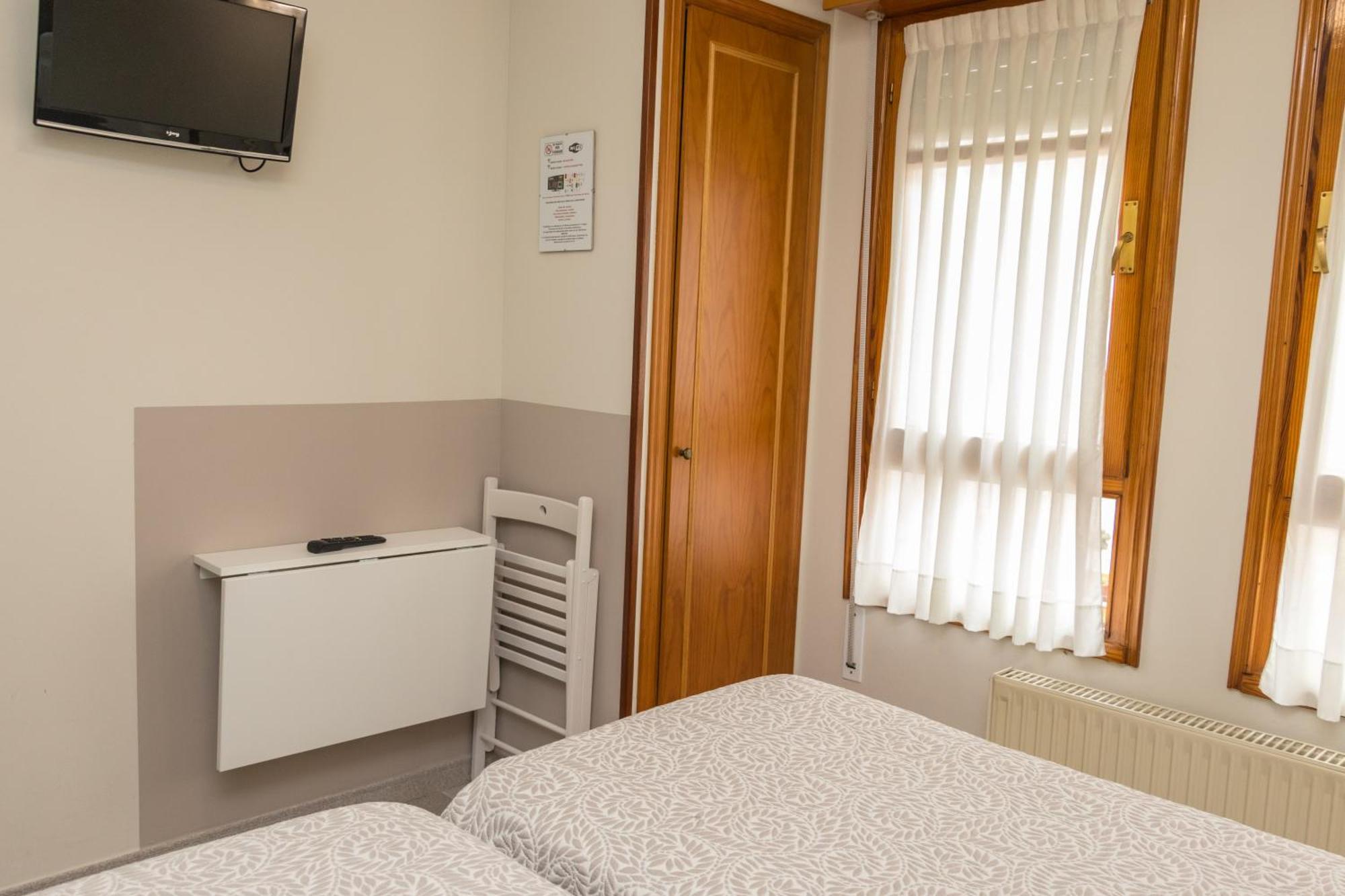 Hotel Plaza Cangas de Onis Ngoại thất bức ảnh