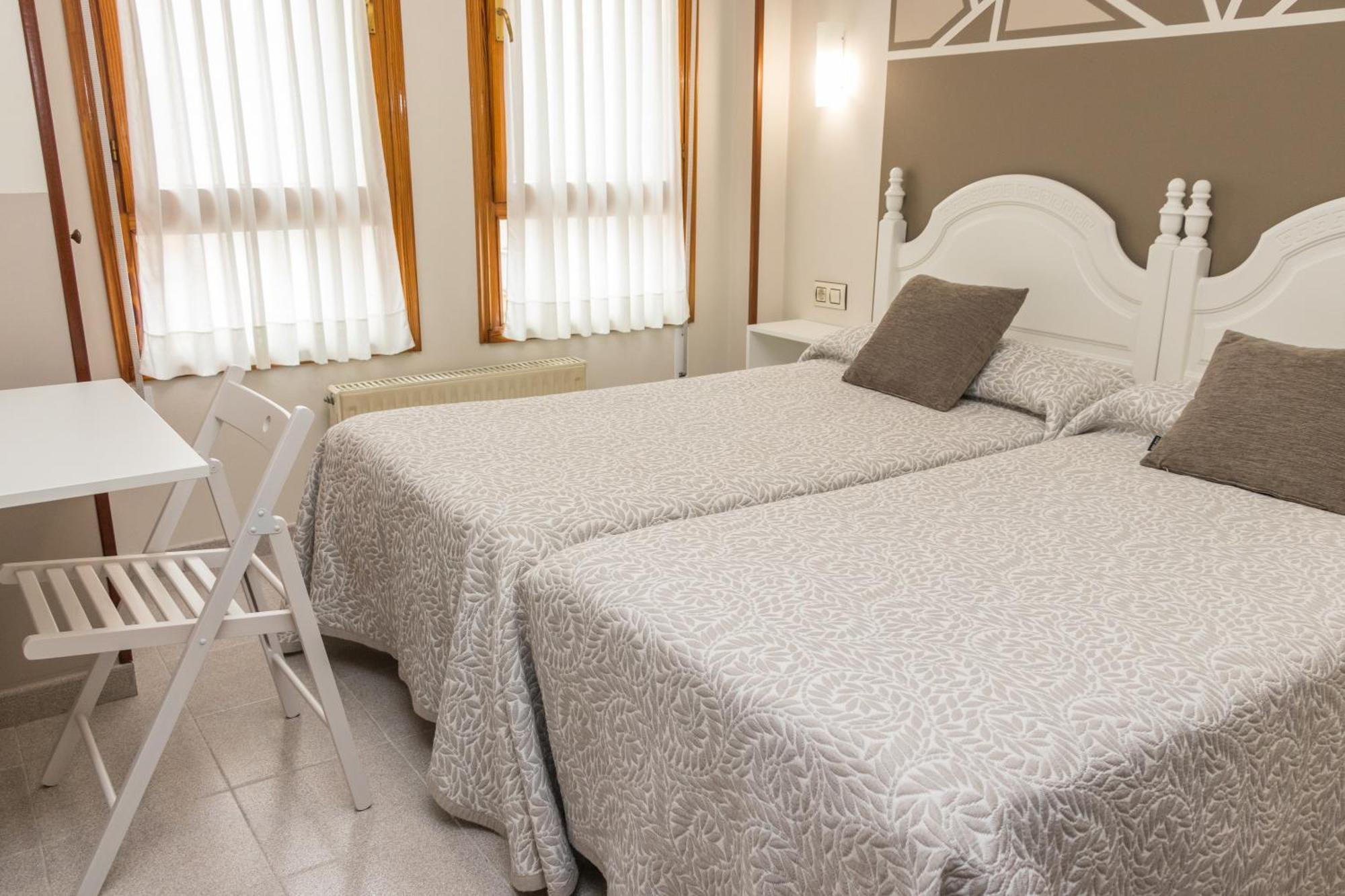 Hotel Plaza Cangas de Onis Ngoại thất bức ảnh