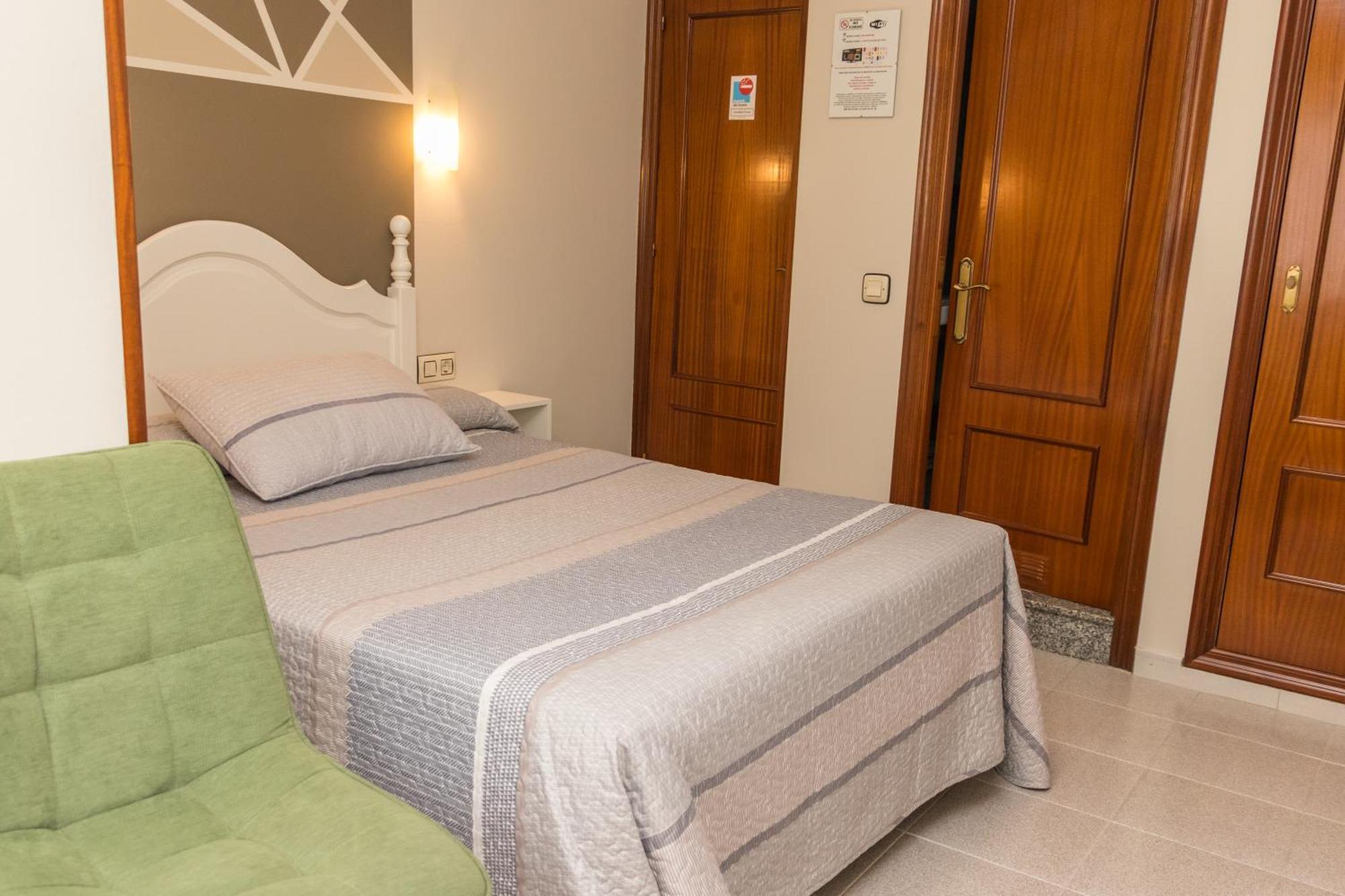 Hotel Plaza Cangas de Onis Ngoại thất bức ảnh