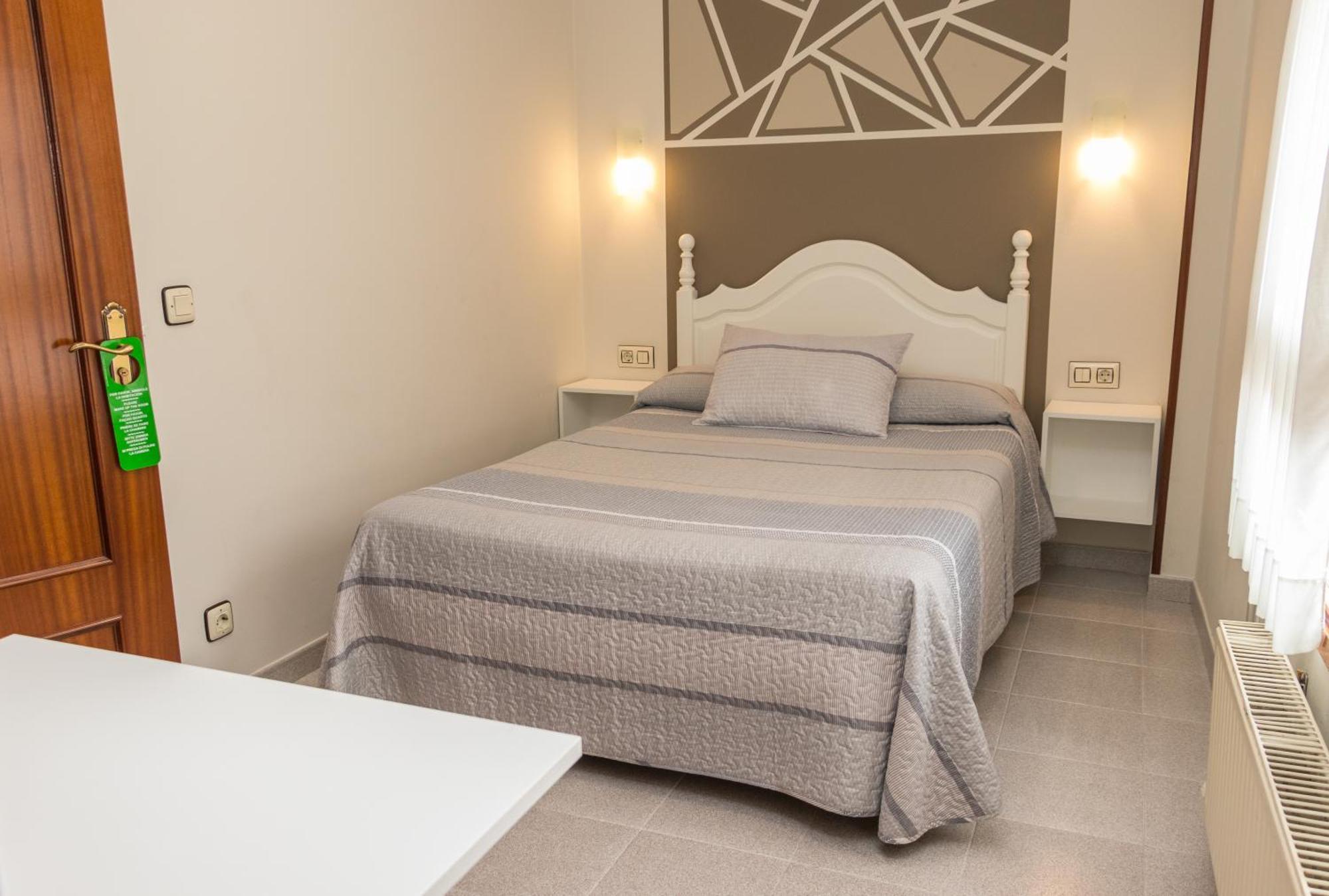 Hotel Plaza Cangas de Onis Ngoại thất bức ảnh