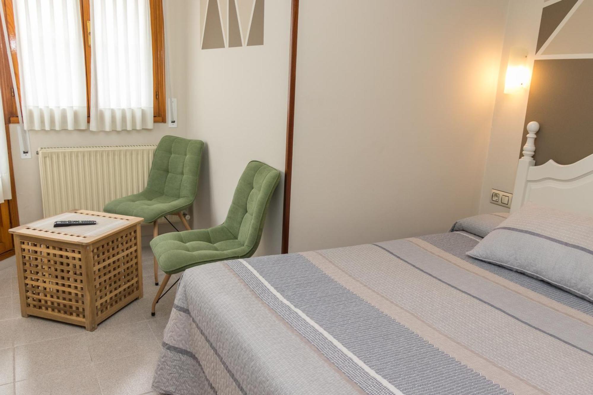 Hotel Plaza Cangas de Onis Ngoại thất bức ảnh