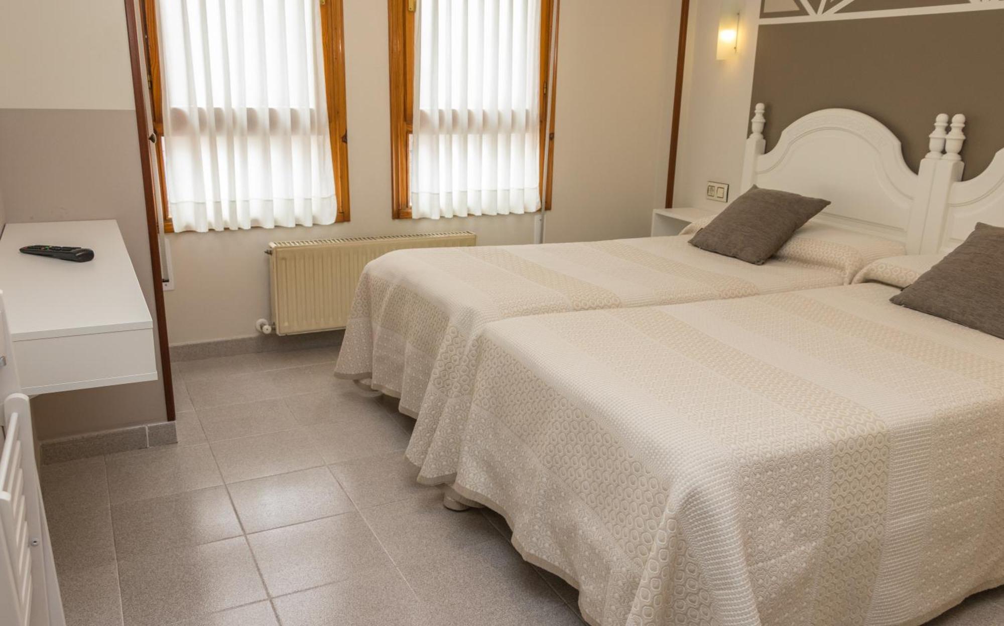 Hotel Plaza Cangas de Onis Ngoại thất bức ảnh