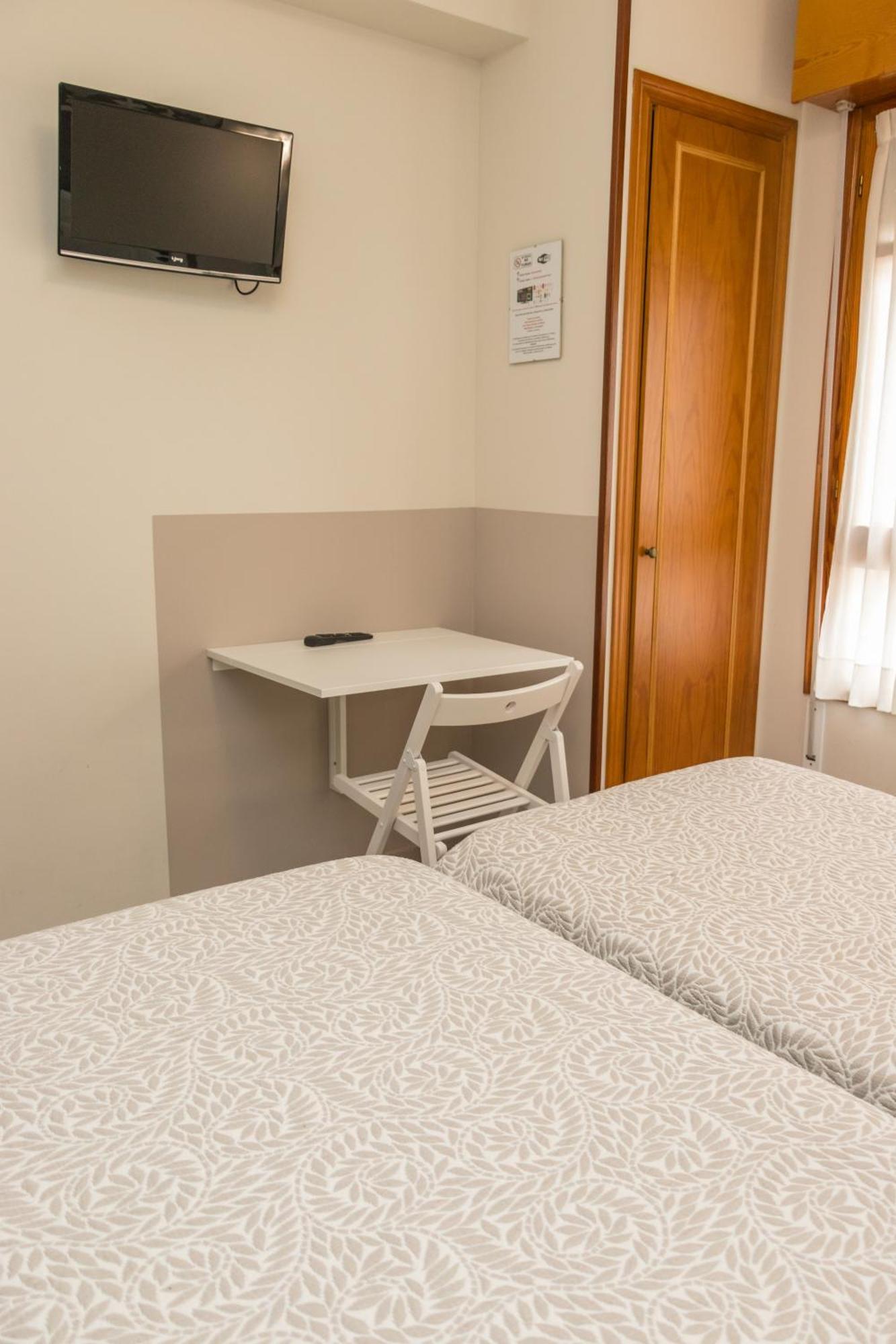 Hotel Plaza Cangas de Onis Ngoại thất bức ảnh