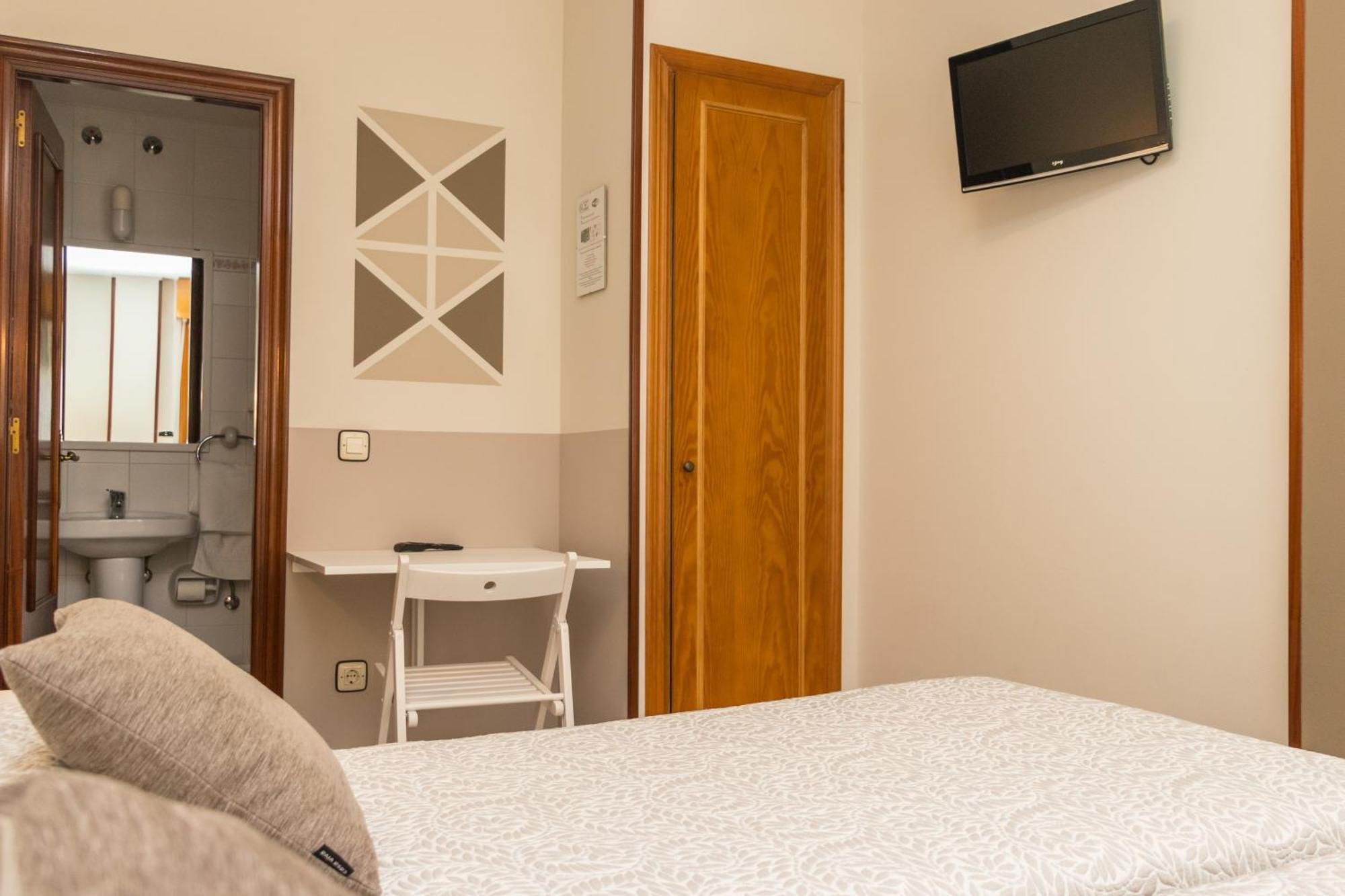 Hotel Plaza Cangas de Onis Ngoại thất bức ảnh