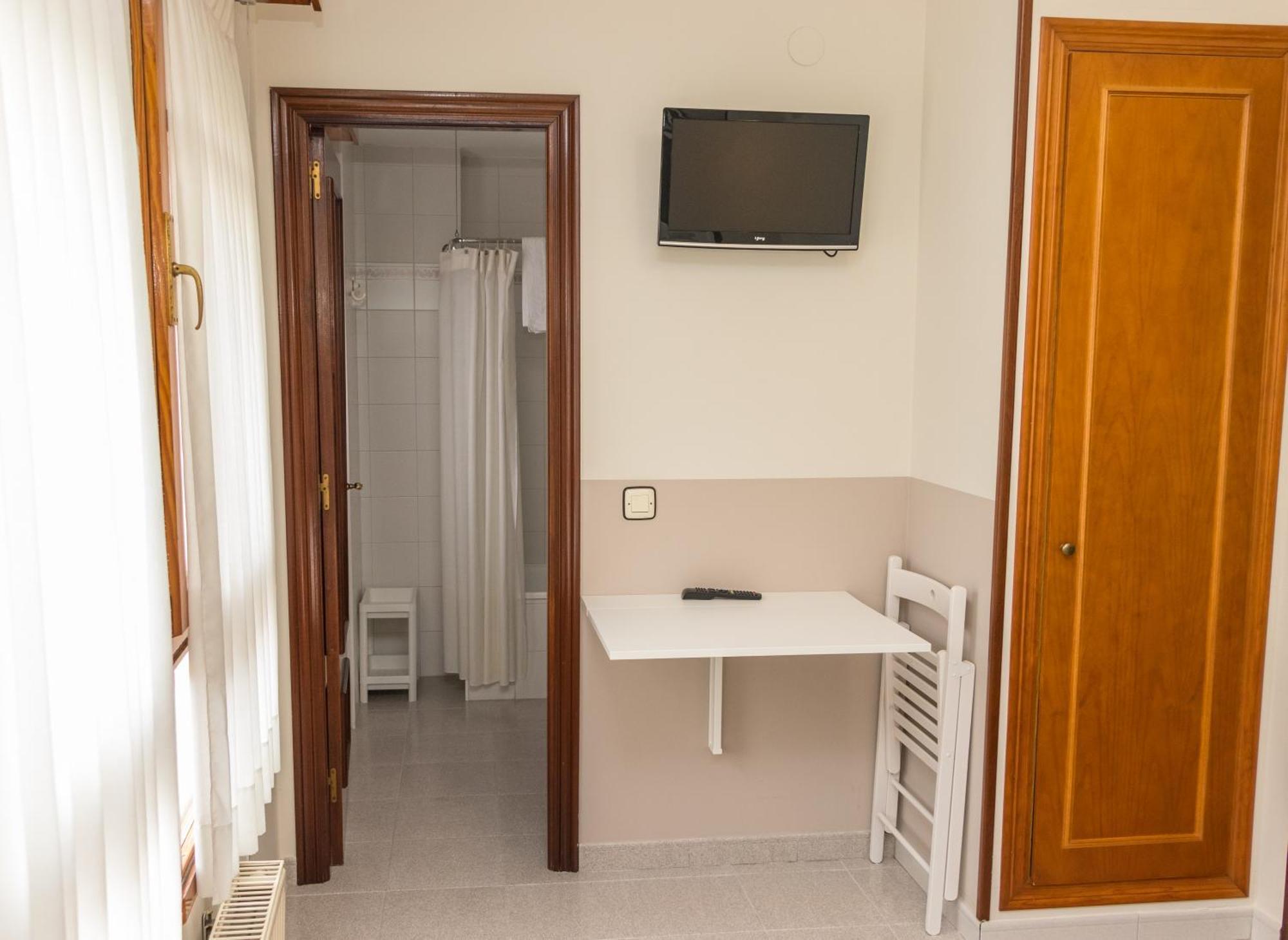 Hotel Plaza Cangas de Onis Ngoại thất bức ảnh
