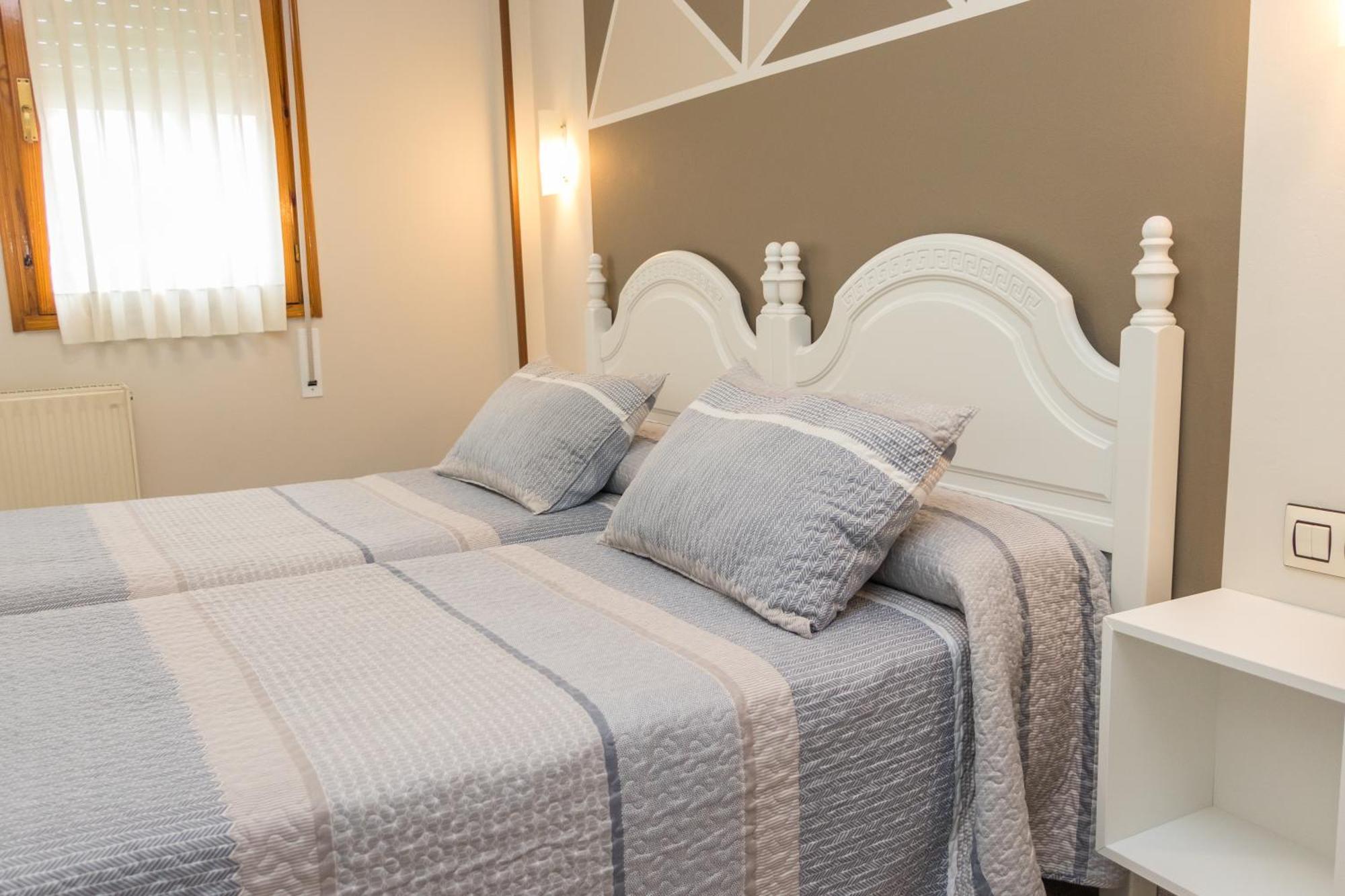 Hotel Plaza Cangas de Onis Ngoại thất bức ảnh