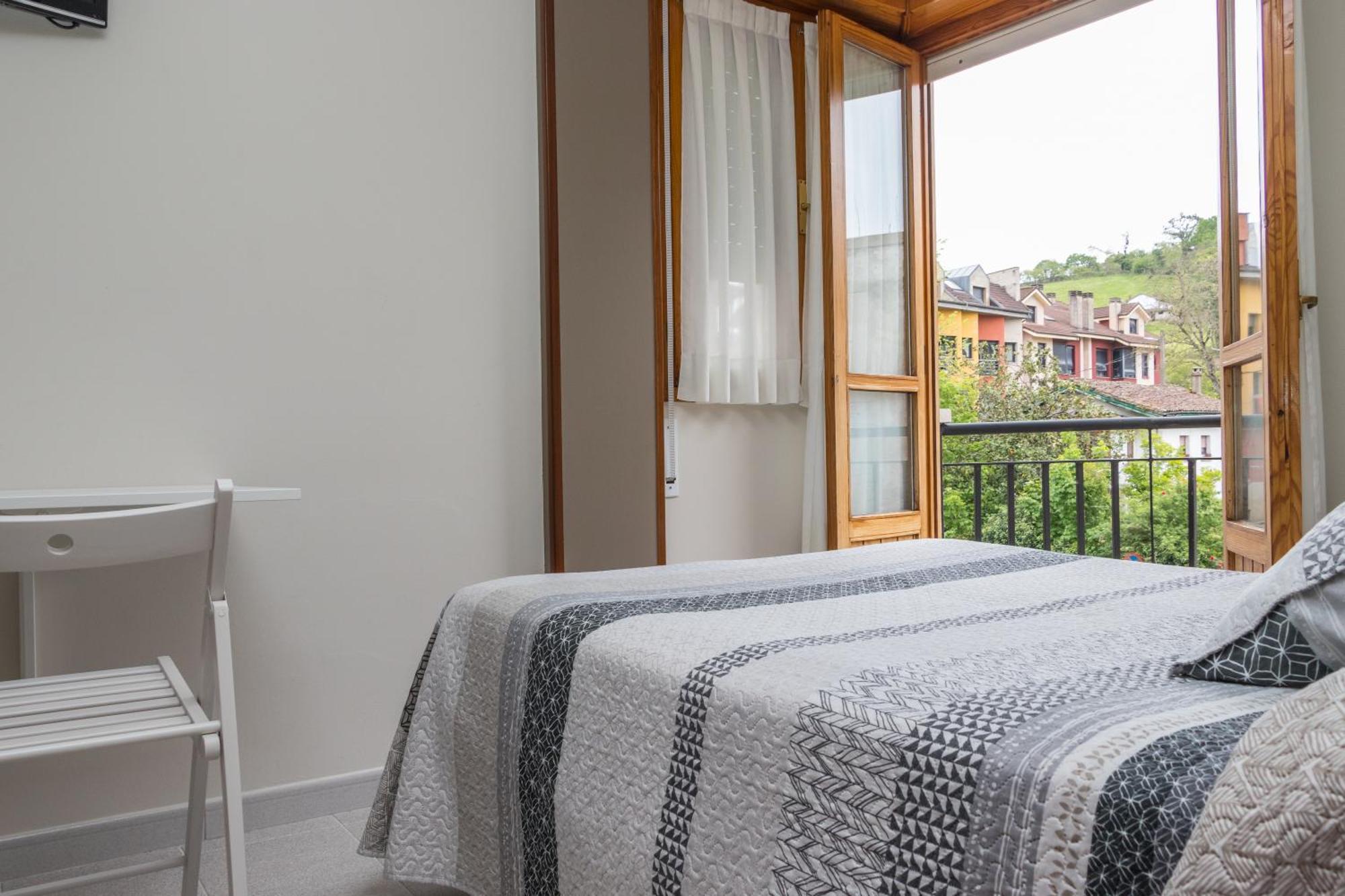 Hotel Plaza Cangas de Onis Ngoại thất bức ảnh