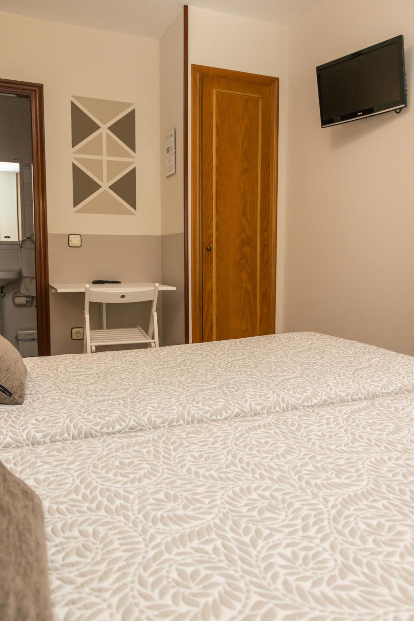 Hotel Plaza Cangas de Onis Ngoại thất bức ảnh
